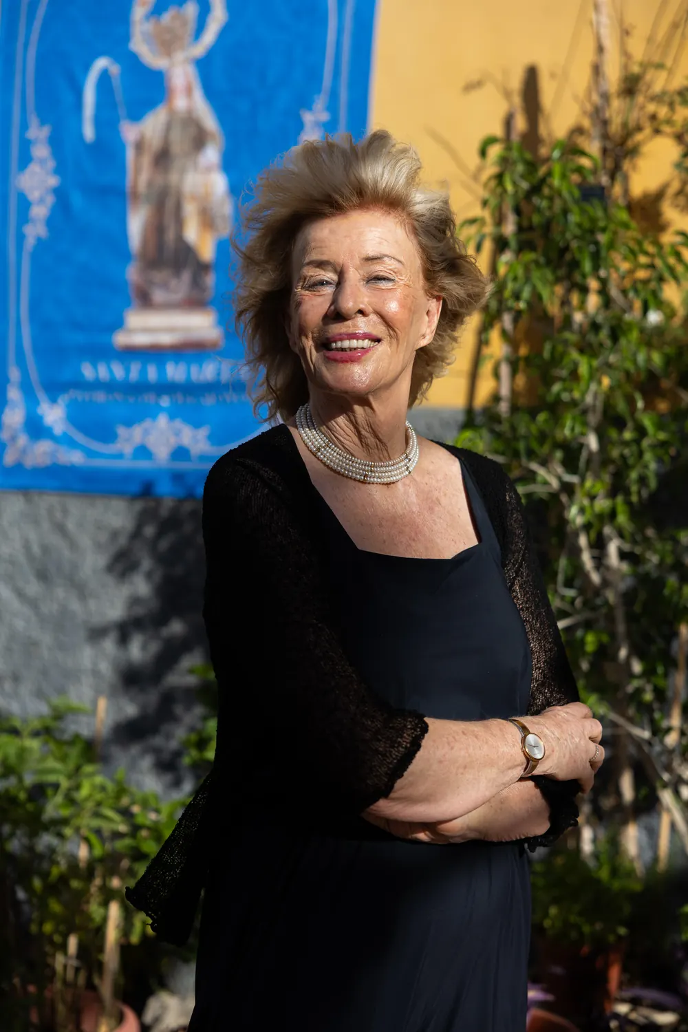 Jessica Larive lacht, met de armen over elkaar