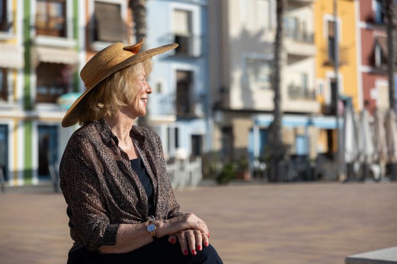Jessica Larive aan de Spaanse kust