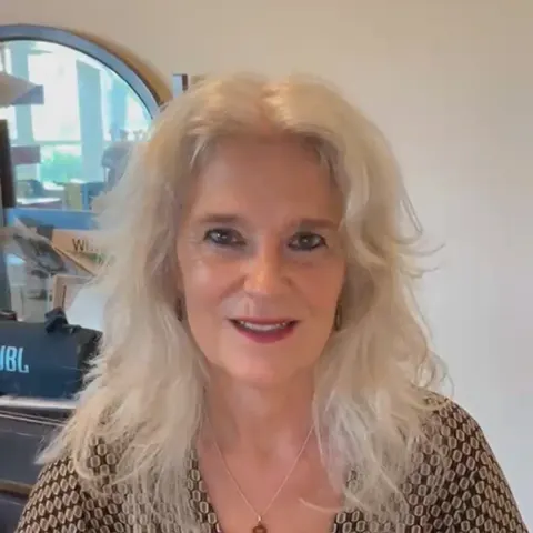 Beeld uit de videoreview: Mieke