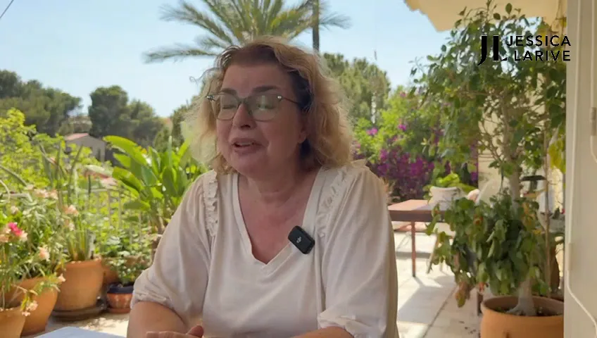Annette vertelt op een terras in Spanje over haar traject